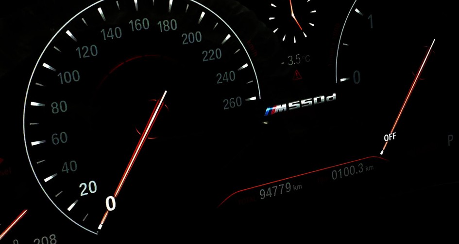 Чип-тюнинг BMW 5-series 550d (G30) 3.0 (400 л.с.). Настройка на диностенде. Графики замера мощности и крутящего момента. Чистка впускного коллектора от сажи