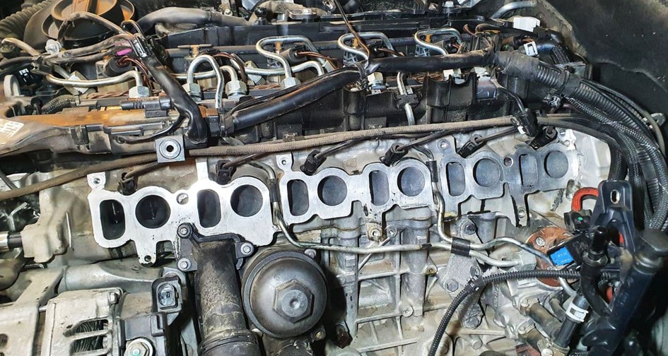 Чистка впускного коллектора от сажи на BMW 5-Series (F10) 530d 3.0 (249 л.с.). Отключение клапана EGR. Чип-тюнинг