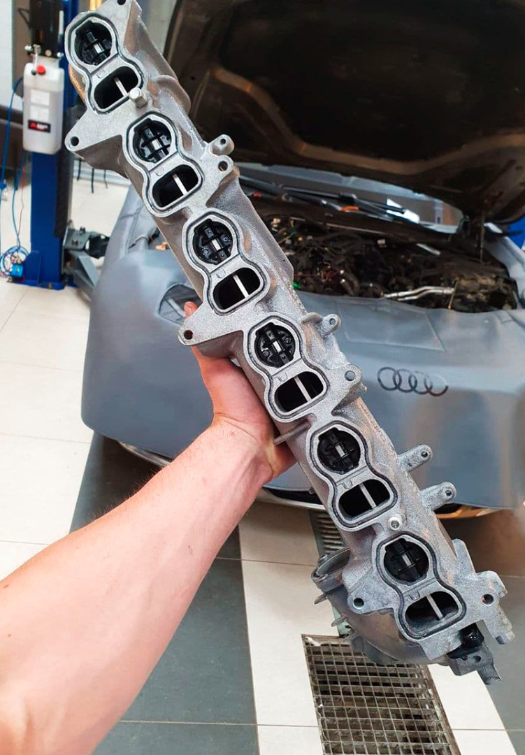 Чистка впускного коллектора BMW 7-Series (G11) 750d 3.0 (400 л.с.). Отключение клапана EGR и вихревых заслонок.