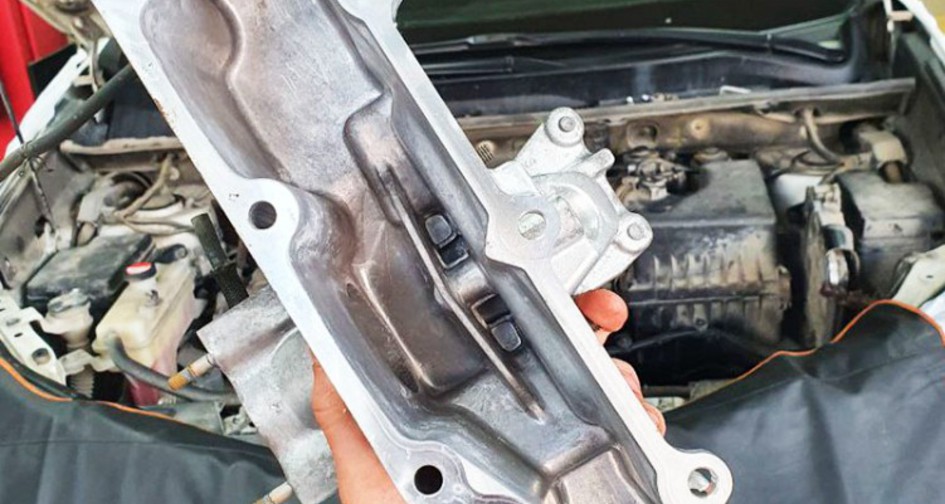 Удаление сажевого фильтра Toyota RAV4 2.2D (150 л.с.). Отключение клапана EGR. Чистка впускного коллектора и каналов от сажи. Чистка форсунок. Чип-тюнинг