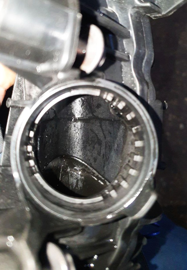 Чистка впускного коллектора от сажи на BMW X4 2.0 (184 л.с.). Отключение клапана EGR. Чип-тюнинг