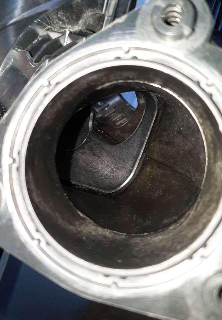 Чистка впускного коллектора от сажи на BMW X4 2.0 (184 л.с.). Отключение клапана EGR. Чип-тюнинг