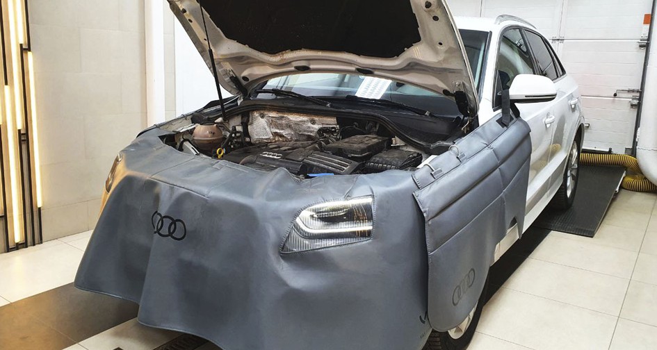 Замена масла и масляного фильтра на Audi Q3 2.0 TFSI (170 л.с.). Замена салонного и воздушного фильтра. Чистка кондиционера