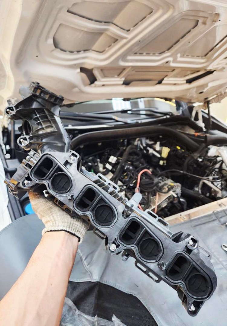 Чистка впускного коллектора от сажи на BMW X4 20d (G02) 2.0 (190 л.с.). Отключение клапана EGR. Чистка форсунок. Чип-тюнинг. Замена масла и масляного фильтра