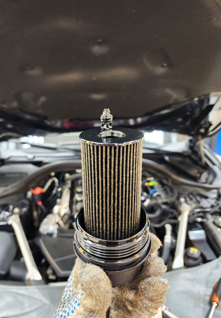 Чистка впускного коллектора от сажи на BMW 5-series 520d (G30) 2.0 (190 л.с.). Отключение клапана EGR. Чистка форсунок. Чип-тюнинг. Замена масла и фильтров
