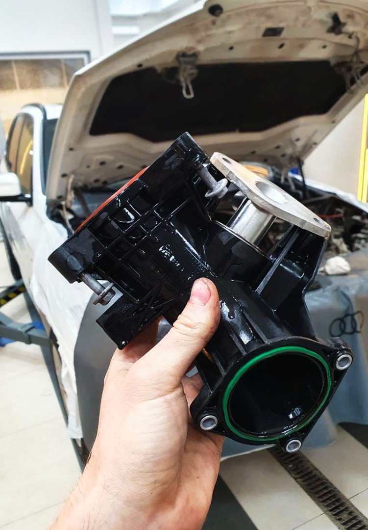 Чистка впускного коллектора от сажи на BMW X5 40d (F15) 3.0 (313 л.с.). Отключение и удаление сажевого фильтра (DPF). Чистка форсунок. Чип-тюнинг