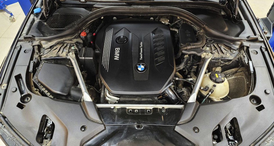 Чистка впуска BMW 5-Series (G30) 530d 3.0 (249 л.с.). Обновление программного обеспечения. Чип-тюнинг